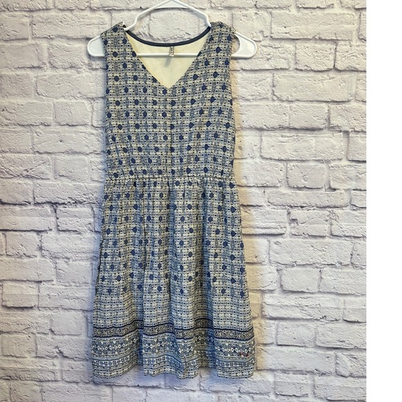 19 Cooper Dresses & Skirts - 19 Cooper Blue and White Patterned Midi Dress